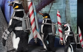 Batman Returns (1992) - Penguin Army 3-Piece 1/6 Scale Accessory Set Coffee Table Vibrant Colors